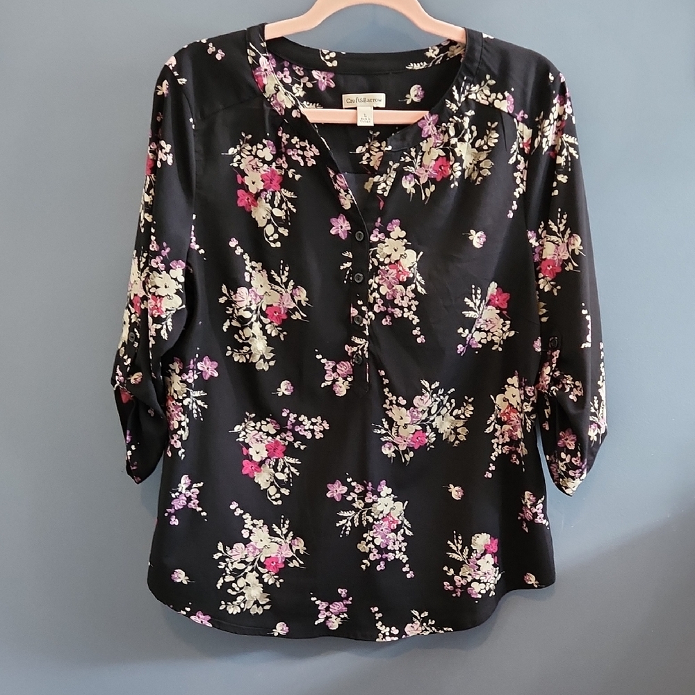Croft And BARROW  Navy Floral Blouse